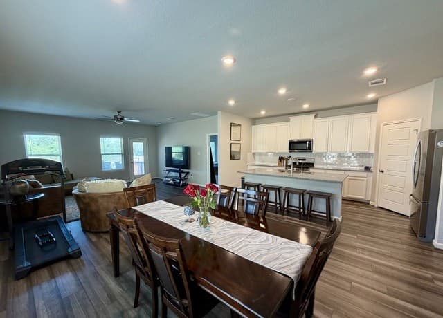 rental at 13107  Louberg Vly in San Antonio, TX — photo 2