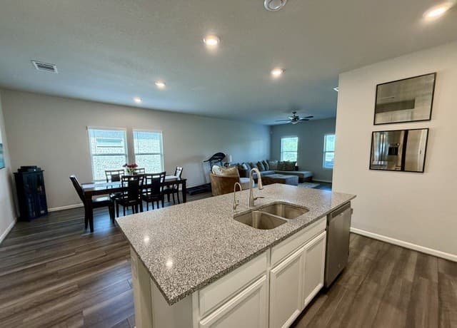 rental at 13107  Louberg Vly in San Antonio, TX — photo 3
