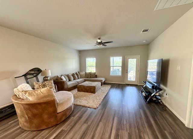 rental at 13107  Louberg Vly in San Antonio, TX — photo 5