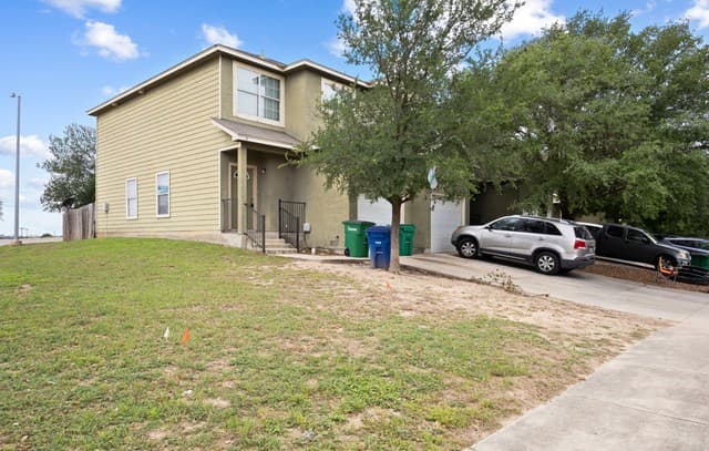 rental at 5002  Summit Wood Unit 4 in San Antonio, TX — photo 2