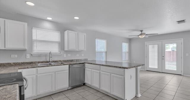 rental at 7435  Primrose Post in San Antonio, TX — photo 3
