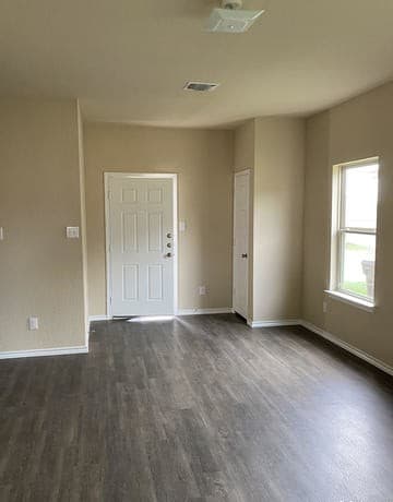 rental at 7331  Barlow Grove in San Antonio, TX — photo 2