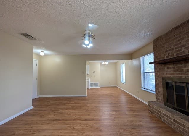 rental at 929  Ohio St in New Braunfels, TX — photo 2