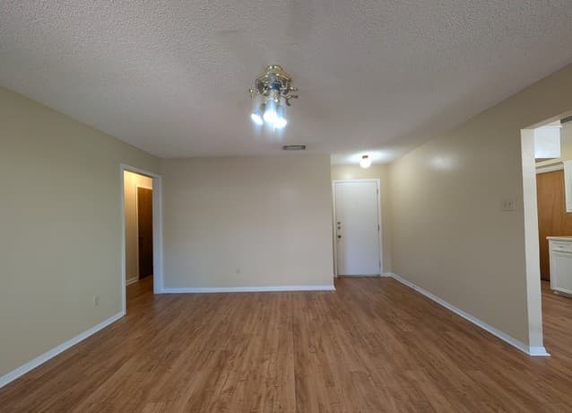 rental at 929  Ohio St in New Braunfels, TX — photo 3