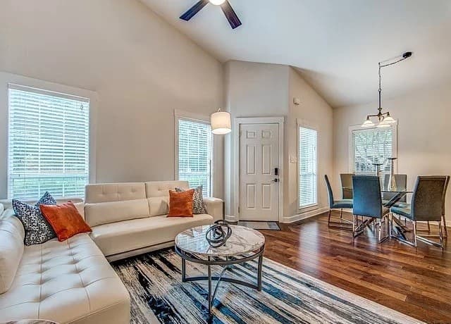 rental at 30  Chapel Hill in San Antonio, TX — photo 5