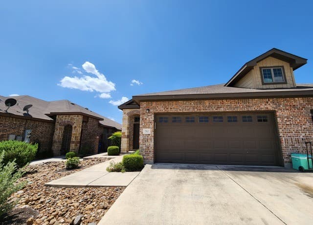 rental at 712  Creekside Cir in New Braunfels, TX — photo 2