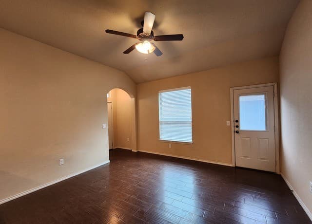 rental at 712  Creekside Cir in New Braunfels, TX — photo 5