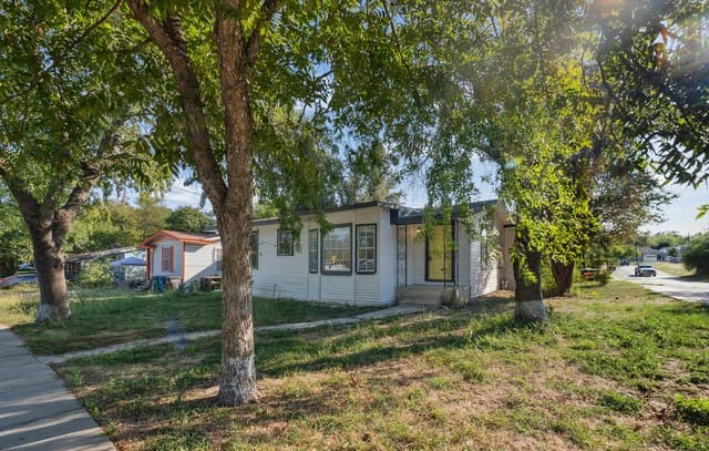 rental at 843  Zachry Dr in San Antonio, TX — photo 2
