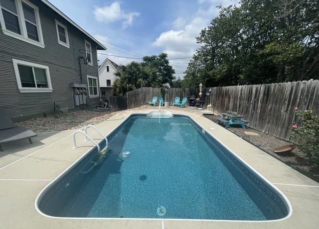 rental at 743  Eleanor Unit 101 in San Antonio, TX — photo 1