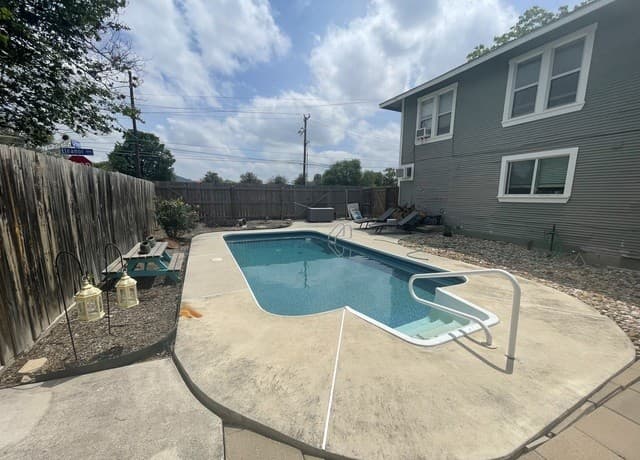 rental at 743  Eleanor Unit 101 in San Antonio, TX — photo 2