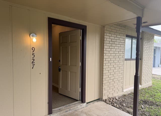 rental at 9527  Bear Creek Dr in San Antonio, TX — photo 3