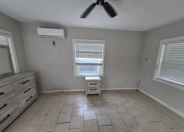 rental at 115  Caldwell St Unit 1 in San Antonio, TX — photo 2