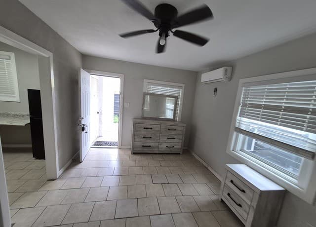 rental at 115  Caldwell St Unit 1 in San Antonio, TX — photo 3