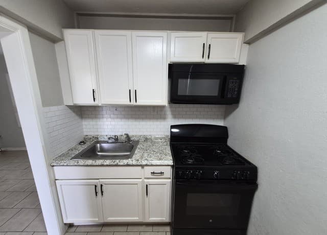 rental at 115  Caldwell St Unit 1 in San Antonio, TX — photo 5