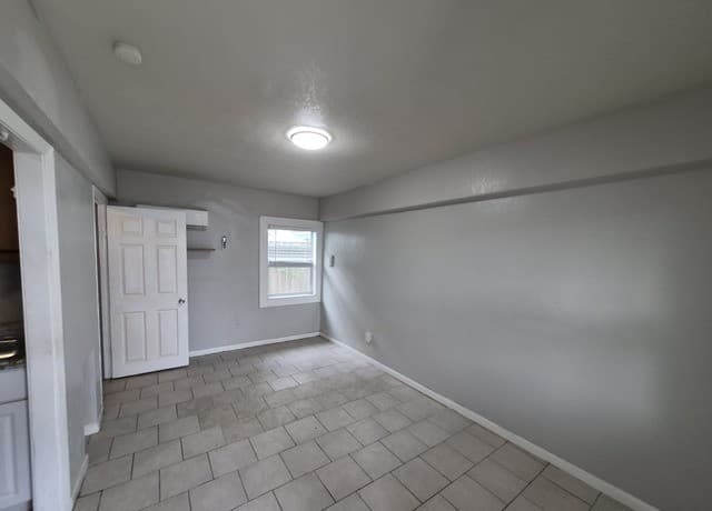 rental at 115  Caldwell St Unit 2 in San Antonio, TX — photo 2