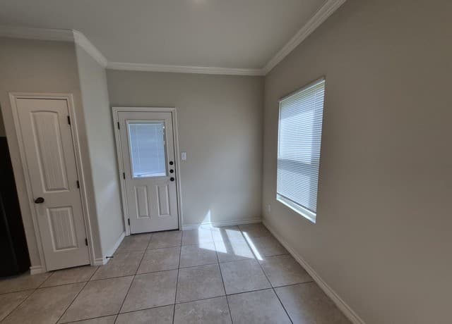 rental at 6627  Mia Way Unit 102 in San Antonio, TX — photo 1