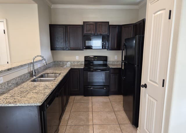 rental at 6627  Mia Way Unit 102 in San Antonio, TX — photo 3