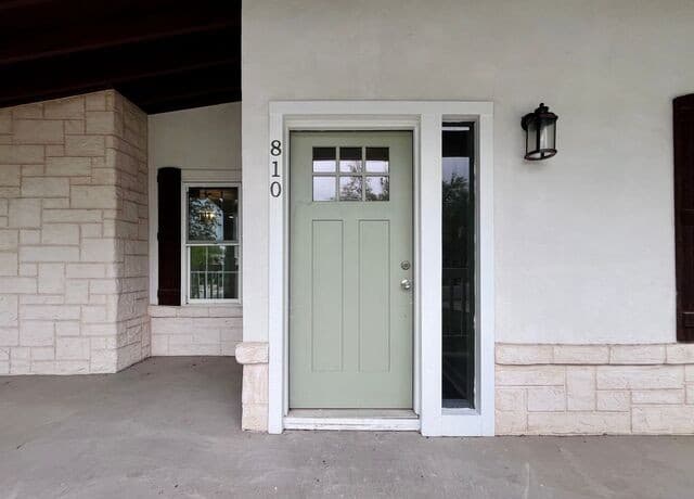 rental at 810  Elizabeth Rd in Terrell Hills, TX — photo 3