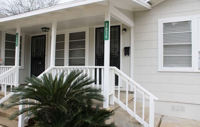 rental at 2825 W Woodlawn Ave in San Antonio, TX — photo 3