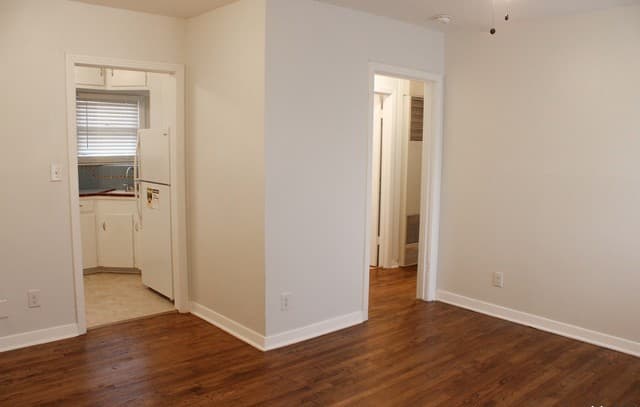 rental at 2825 W Woodlawn Ave in San Antonio, TX — photo 4