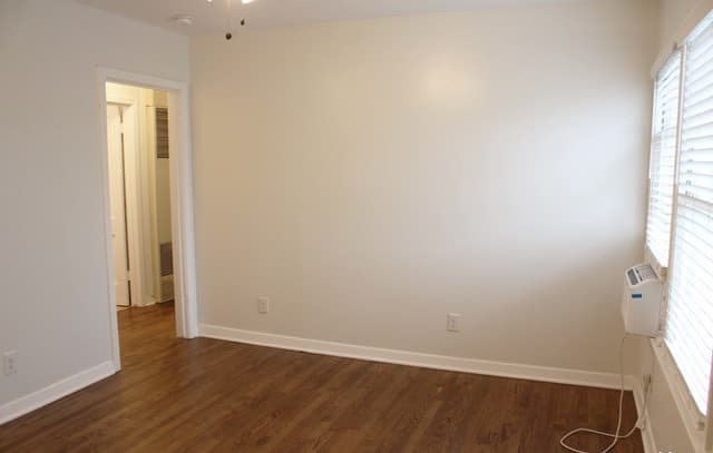 rental at 2825 W Woodlawn Ave in San Antonio, TX — photo 5