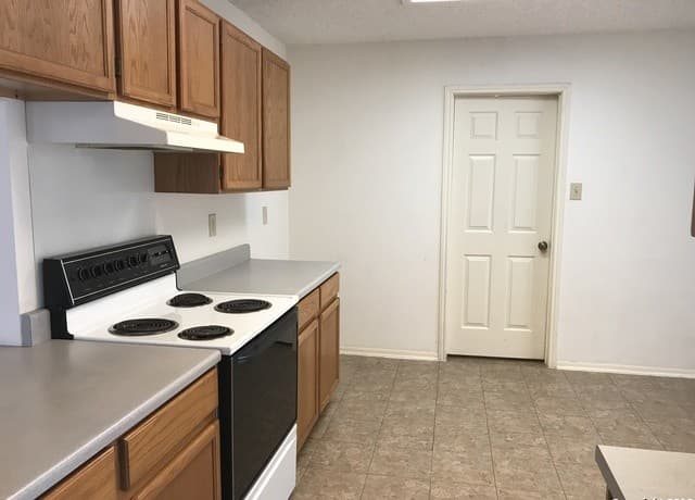 rental at 8115  Grimchester in Converse, TX — photo 5