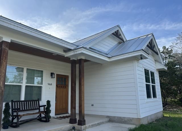 rental at 968 Marlys Ave in Canyon Lake TX