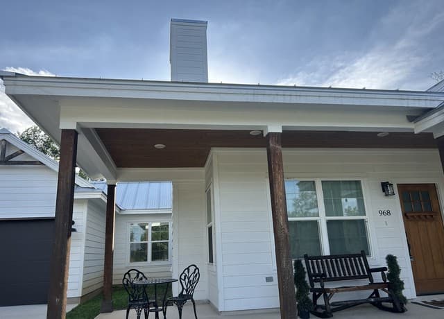rental at 968  Marlys Ave in Canyon Lake, TX — photo 2