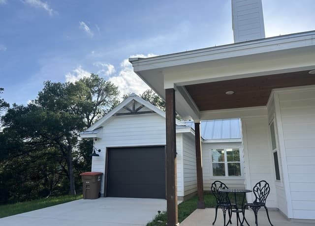 rental at 968  Marlys Ave in Canyon Lake, TX — photo 3