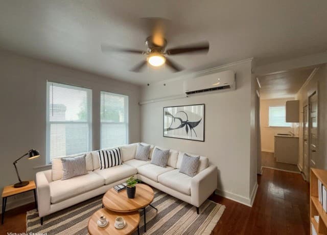 rental at 827  Steves Ave Unit 3 in San Antonio, TX — photo 2