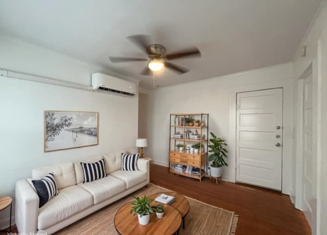 rental at 827  Steves Ave Unit 3 in San Antonio, TX — photo 4