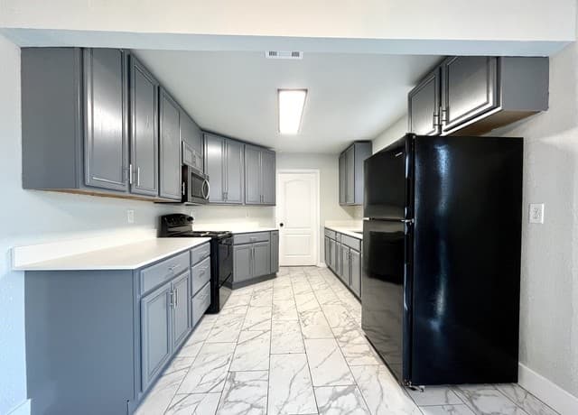 rental at 3710  Candleglenn in San Antonio, TX — photo 4