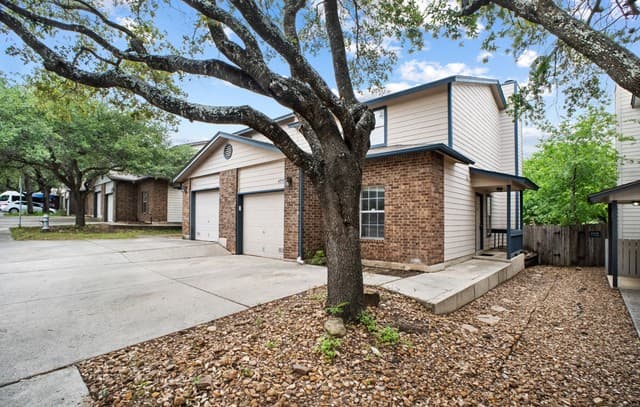 rental at 6054  Bantry Bay in San Antonio, TX — photo 2