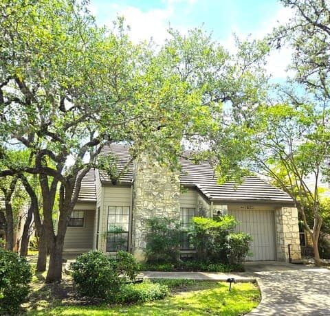 rental at 17226  Beacon Woods in San Antonio, TX — photo 1