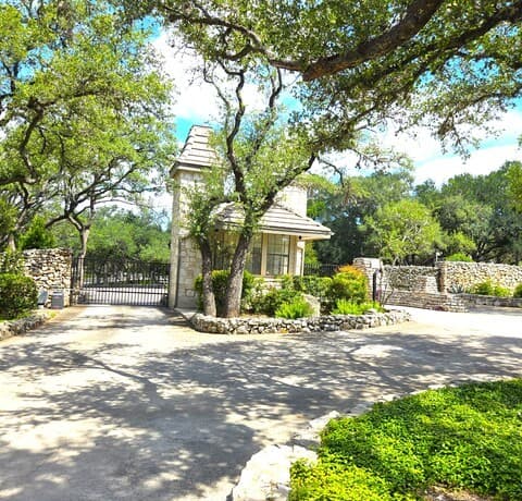 rental at 17226  Beacon Woods in San Antonio, TX — photo 2