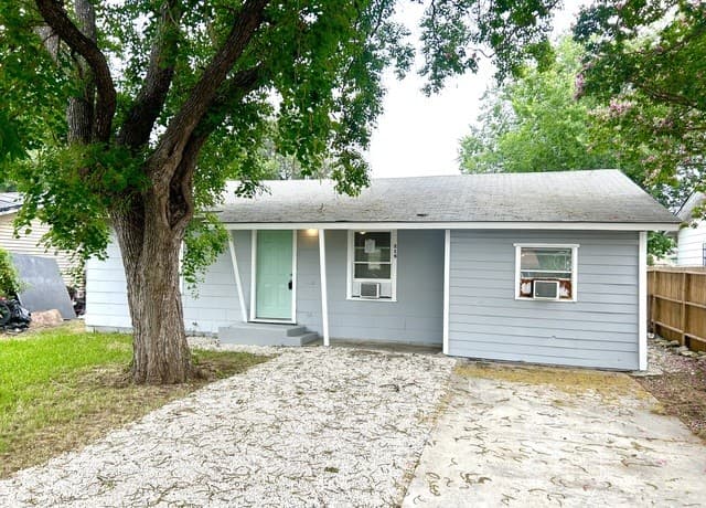 2-bedroom rental at 218 La Manda in San Antonio, TX — photo 1