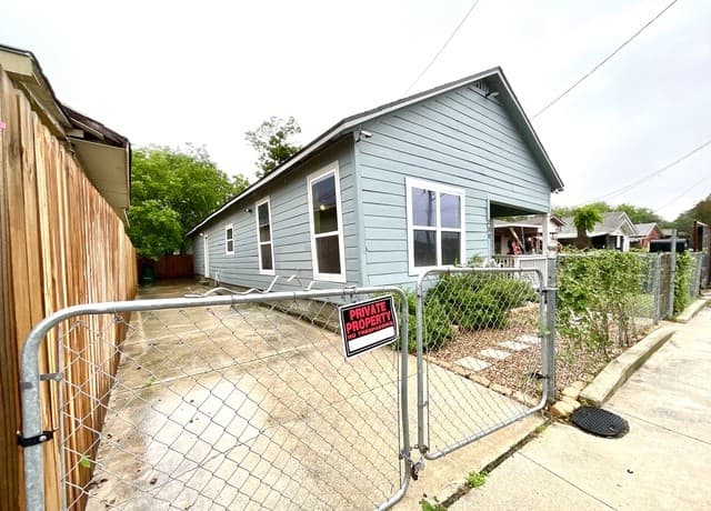 rental at 230  Micklejohn in San Antonio, TX — photo 4