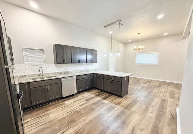 rental at 105  Dewitt in San Antonio, TX — photo 5