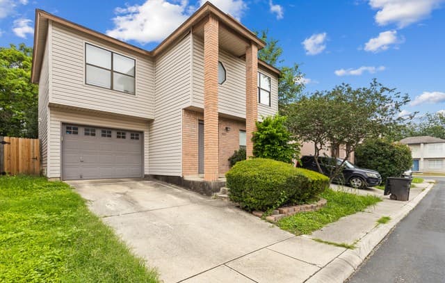 rental at 5011  River Kenton in San Antonio, TX — photo 1