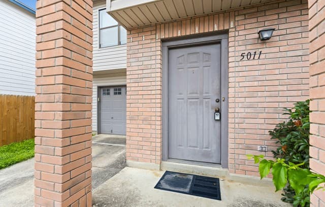 rental at 5011  River Kenton in San Antonio, TX — photo 2