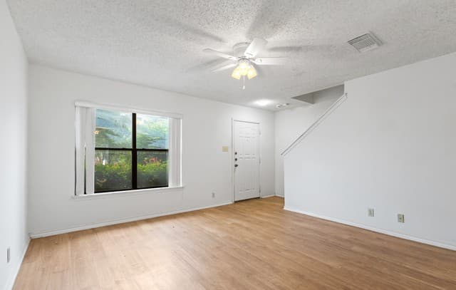 rental at 5011  River Kenton in San Antonio, TX — photo 3