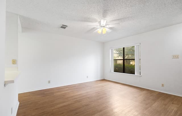 rental at 5011  River Kenton in San Antonio, TX — photo 4