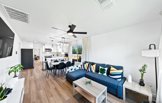 rental at 1102  Burleson in San Antonio, TX — photo 1