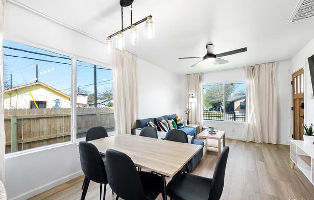rental at 1102  Burleson in San Antonio, TX — photo 5