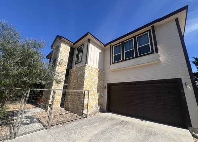rental at 618 Wagon Wheel Dr in Canyon Lake TX