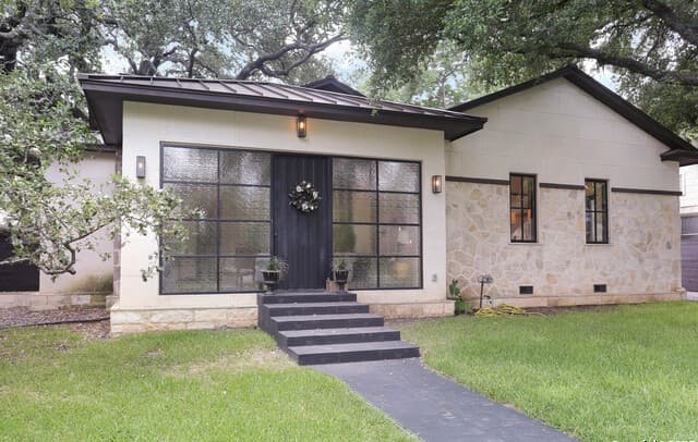rental at 182 E Edgewood Pl in Alamo Heights, TX — photo 2