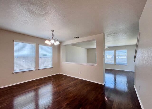 rental at 127  Booker Palm in San Antonio, TX — photo 5