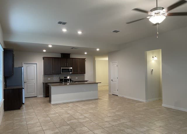 rental at 2241  Windswept Way in New Braunfels, TX — photo 3