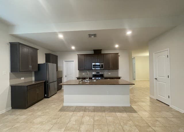 rental at 2241  Windswept Way in New Braunfels, TX — photo 4
