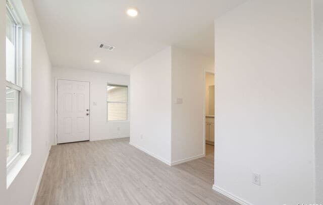 rental at 14030  Rooster Run in San Antonio, TX — photo 2